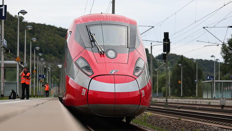 Die EU-Kommssion will Bahnreisen quer durch Europa einfacher machen. (Archivbild) Die EU-Kommssion will Bahnreisen quer durch Europa einfacher machen. (Archivbild)