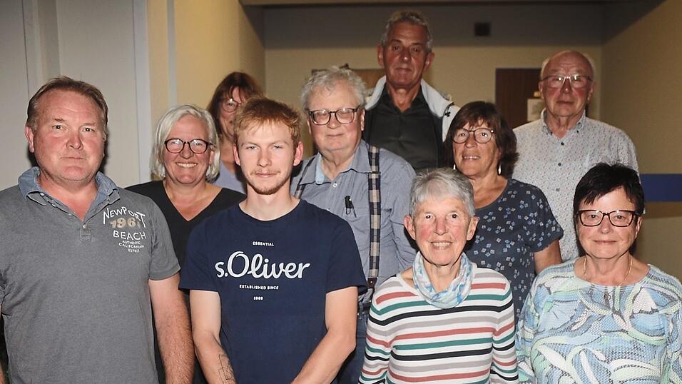 Die Vorstandschaft der Wanderfreunde (v.l.): Manfred Schreff, Claudia Becker, Andrea Weißhart, Jakob Becker, Peter Becker, Franz Hofstetter, Ingrid Bischof, Ottilie Holbl, Josef Wegmann und Magdalena Schuh.