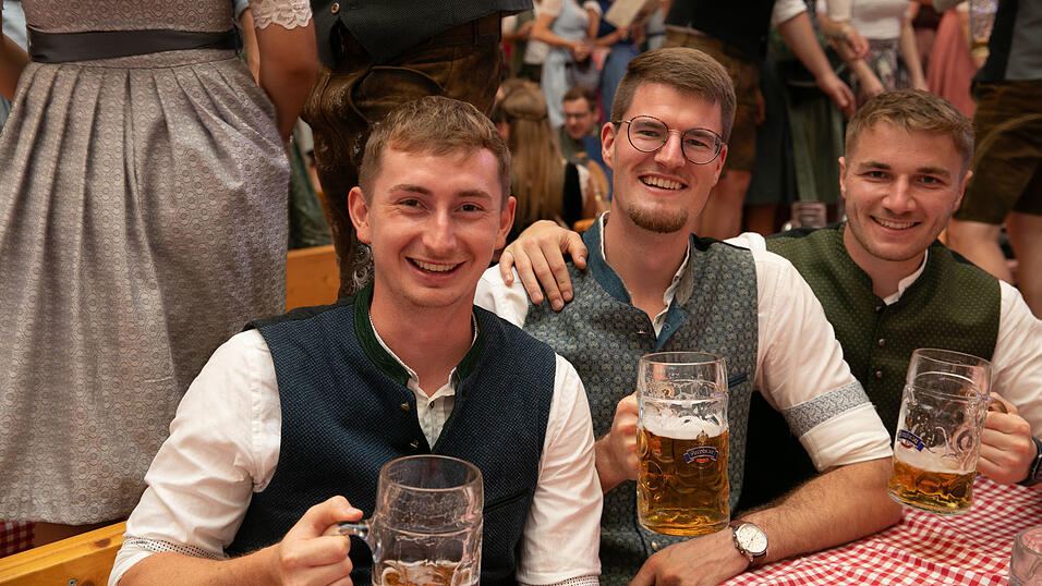 Die Partybilder vom Samstag, 16. August, aus dem Festzelt Reisinger. Die Partybilder vom Samstag, 16. August, aus dem Festzelt Reisinger.