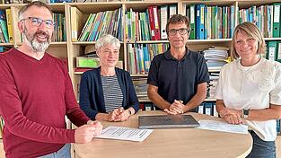 Die Schulleiter im Gespräch: Konrektor Thomas Meindl und Rektorin Barbara Aumann (beide Mittelschule) und Rektor Gerald Fide und Konrektorin Kerstin Mayer (beide Grundschule, von links).