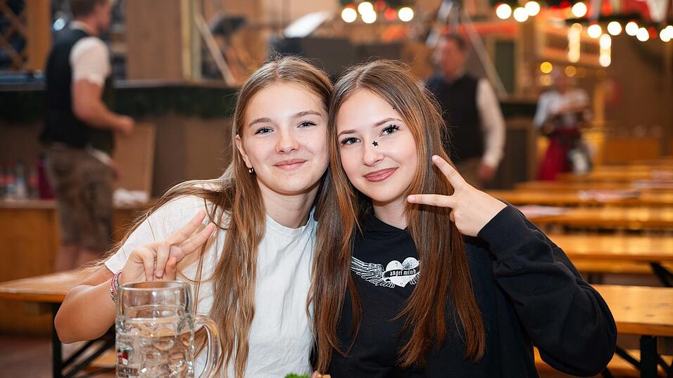 Die Partybilder vom Montag, 17. August, aus dem Festzelt Krönner. Die Partybilder vom Montag, 17. August, aus dem Festzelt Krönner.