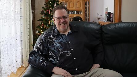 Thomas Mayr lebt mit seiner Frau, seinem Sohn und seinem Vater in der Unteren Stadt. Die ruhige Lage der Wohnung sei &bdquo;genial&ldquo; und auch die gute Anbindung Landaus an die Autobahn sch&auml;tzt der AfD-Kandidat.