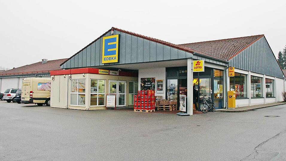 Im Frühjahr wird Tedi aus der Non-Food-Branche in der Schulstraße eröffnen. Edeka hat sich verabschiedet und sucht Platz für einen Neubau. Im Frühjahr wird Tedi aus der Non-Food-Branche in der Schulstraße eröffnen. Edeka hat sich verabschiedet und sucht Platz für einen Neubau.