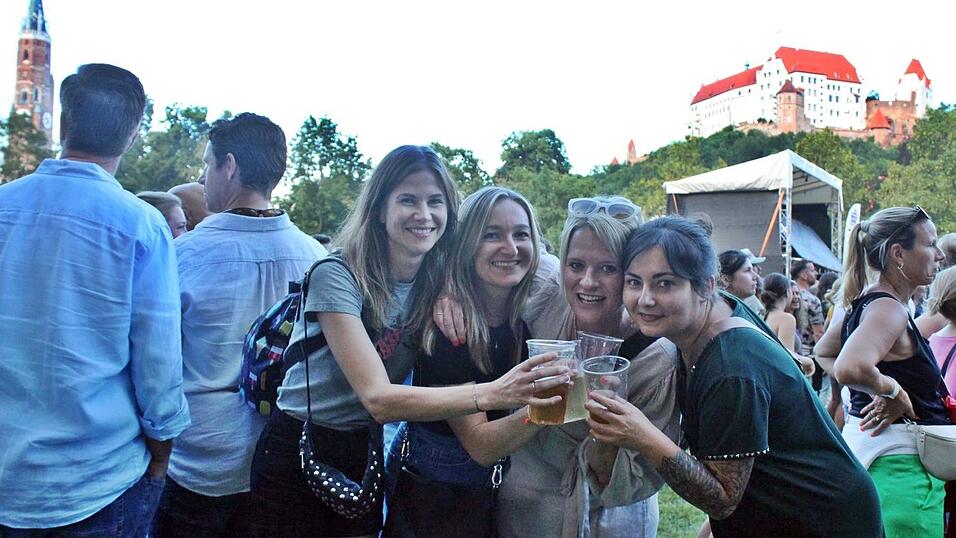 Fotos des&nbsp;ersten Open-Air-Abends auf der Ringelstecherwiese.&nbsp;