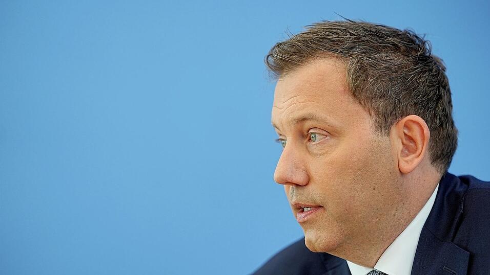 Vorstellung eines Aktionsplans zur Bekämpfung von Steuer- und Finanzkriminalität: unter anderem härtere Strafen, Registrierkassen-Pflicht und bessere Koordination von Ermittlungen Vorstellung eines Aktionsplans zur Bekämpfung von Steuer- und Finanzkriminalität: unter anderem härtere Strafen, Registrierkassen-Pflicht und bessere Koordination von Ermittlungen
