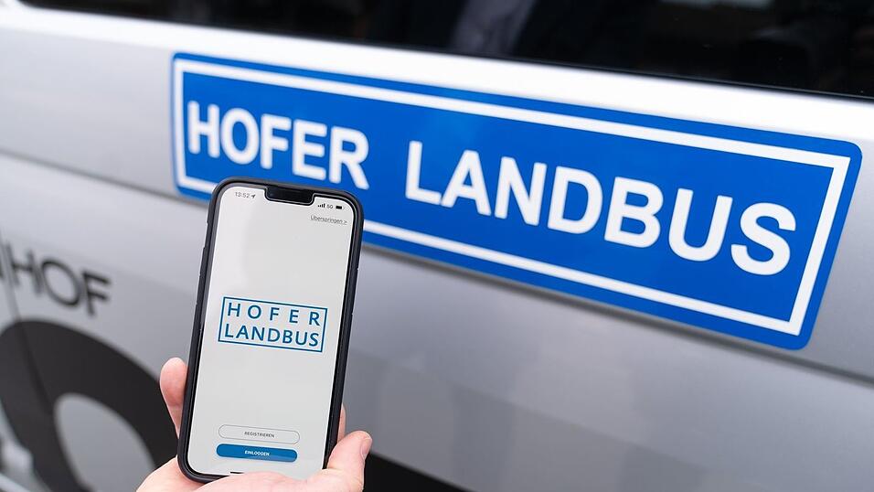 Den Hofer Landbus können Nutzerinnen und Nutzer via App buchen. (Archivbild) Den Hofer Landbus können Nutzerinnen und Nutzer via App buchen. (Archivbild)