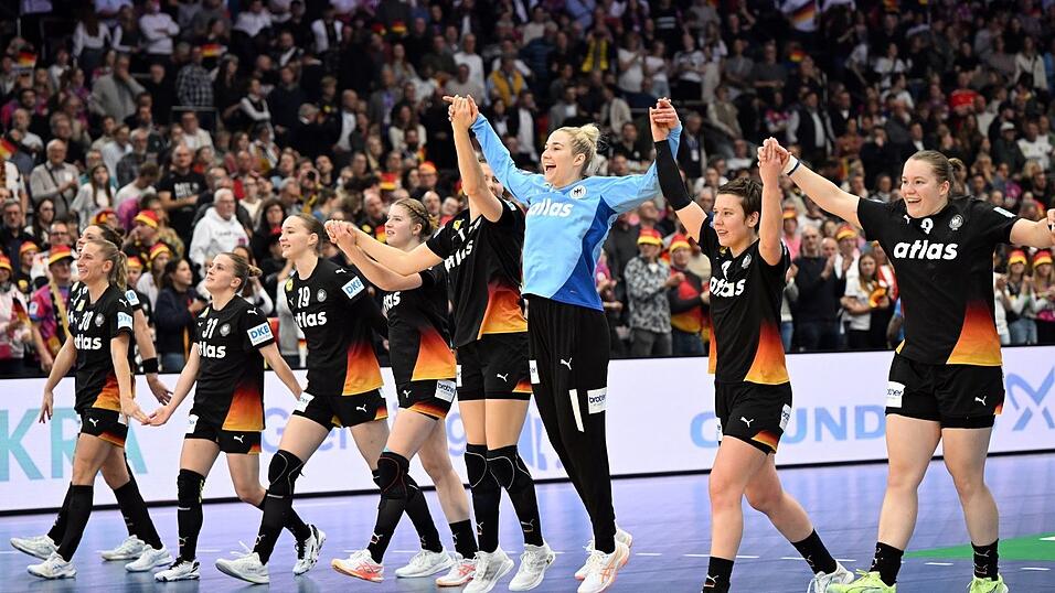Noch ein Sieg trennt die deutschen Handballerinnen von einer WM-Medaille. Noch ein Sieg trennt die deutschen Handballerinnen von einer WM-Medaille.