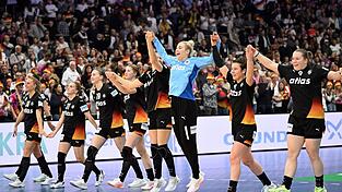 Noch ein Sieg trennt die deutschen Handballerinnen von einer WM-Medaille. Noch ein Sieg trennt die deutschen Handballerinnen von einer WM-Medaille.