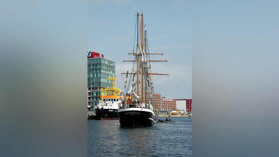 Rückkehr und Begrüßung am 24.04.2010 in Kiel Rückkehr und Begrüßung am 24.04.2010 in Kiel