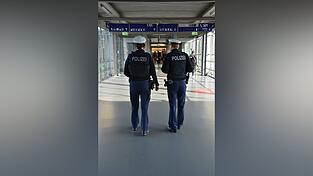 Die Beamten der Bundespolizei bitte um Hinweise.