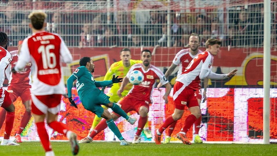 Der Franzose traf in Berlin doppelt. Der Franzose traf in Berlin doppelt.