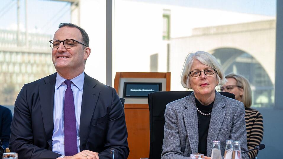 Corona-Aufarbeitung im Bundestag: Jens Spahn und die frühere Sonderermittlerin Margaretha Sudhof. Corona-Aufarbeitung im Bundestag: Jens Spahn und die frühere Sonderermittlerin Margaretha Sudhof.