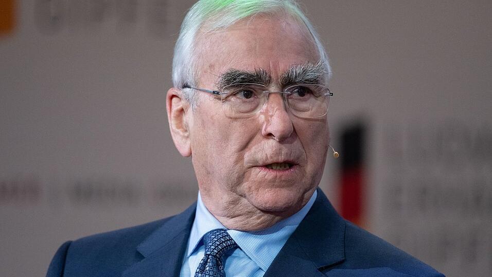 Theo Waigel war in fr&uuml;heren Jahren bereits als Gast auf dem Podium des Ludwig-Erhard-Gipfels zu sehen. In diesem Jahr erh&auml;lt er bei der Veranstaltung am Tegernsee den Freiheitspreis der Medien. (Archivbild)