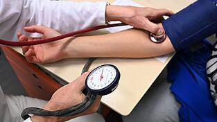 Fast die H&auml;lfte der Gesundheitsausgaben entfiel 2024 auf ambulante Einrichtungen wie Arztpraxen. (Symbolbild)