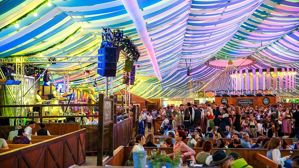 Die Partybilder vom Montag, 17. August, aus dem Festzelt Wenisch. Die Partybilder vom Montag, 17. August, aus dem Festzelt Wenisch.