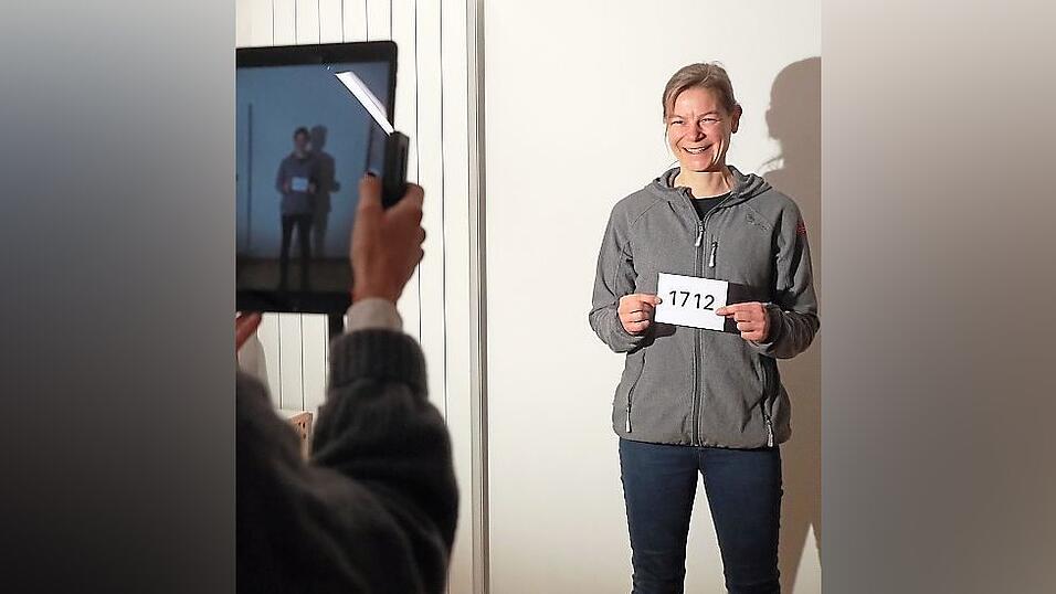 Gudrun Kaiser zu Beginn der Vorstellungsrunde und vor dem Besetzungsausschuss. Gudrun Kaiser zu Beginn der Vorstellungsrunde und vor dem Besetzungsausschuss.