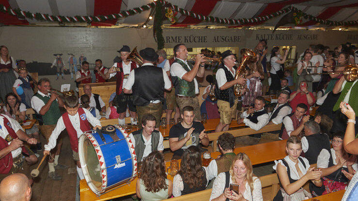 Die Partybilder vom Freitag, 9. August 2024, aus dem Festzelt Lechner. Die Partybilder vom Freitag, 9. August 2024, aus dem Festzelt Lechner.