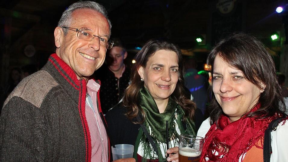 Auch am Freitag war super Stimmung am Ergoldinger Volksfest. Auch am Freitag war super Stimmung am Ergoldinger Volksfest.