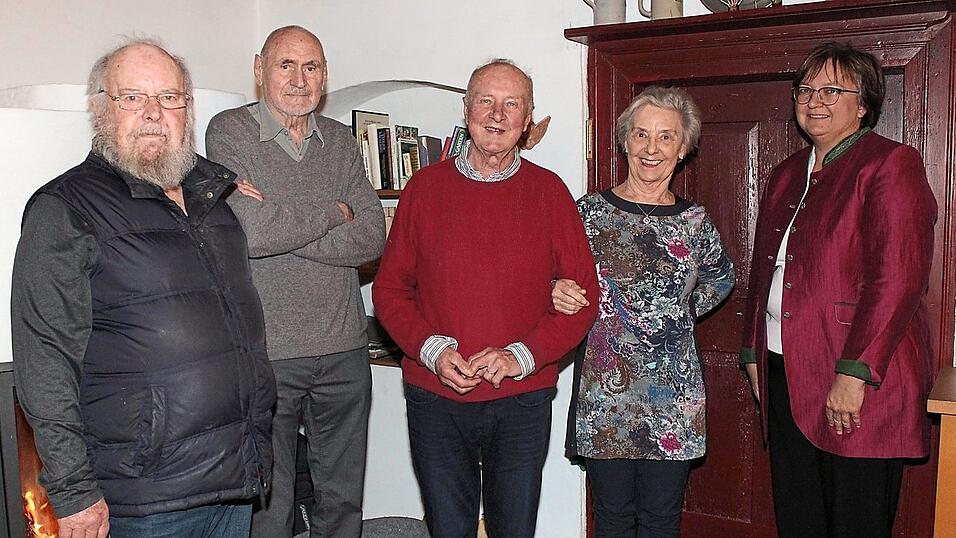 Das Jubelpaar Lucia und Dr. Gerhard Leinhofer mit der Bürgermeisterin Barbara Haimerl, Josef Keller vom WFV, und Ricardo Rain. Das Jubelpaar Lucia und Dr. Gerhard Leinhofer mit der Bürgermeisterin Barbara Haimerl, Josef Keller vom WFV, und Ricardo Rain.