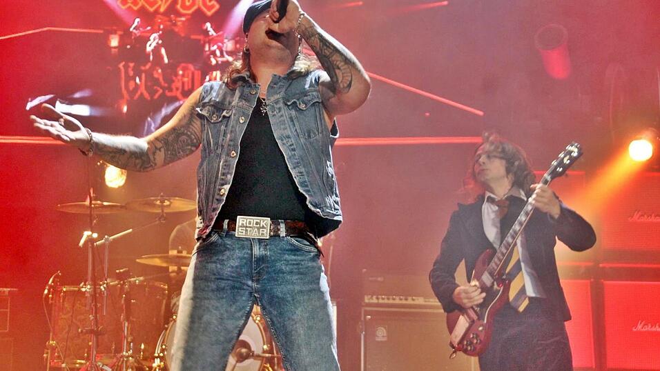 Eindrücke vom Konzertabend der AC/DC-Coverband Barock in er Landshuter Sparkassen-Arena. Eindrücke vom Konzertabend der AC/DC-Coverband Barock in er Landshuter Sparkassen-Arena.