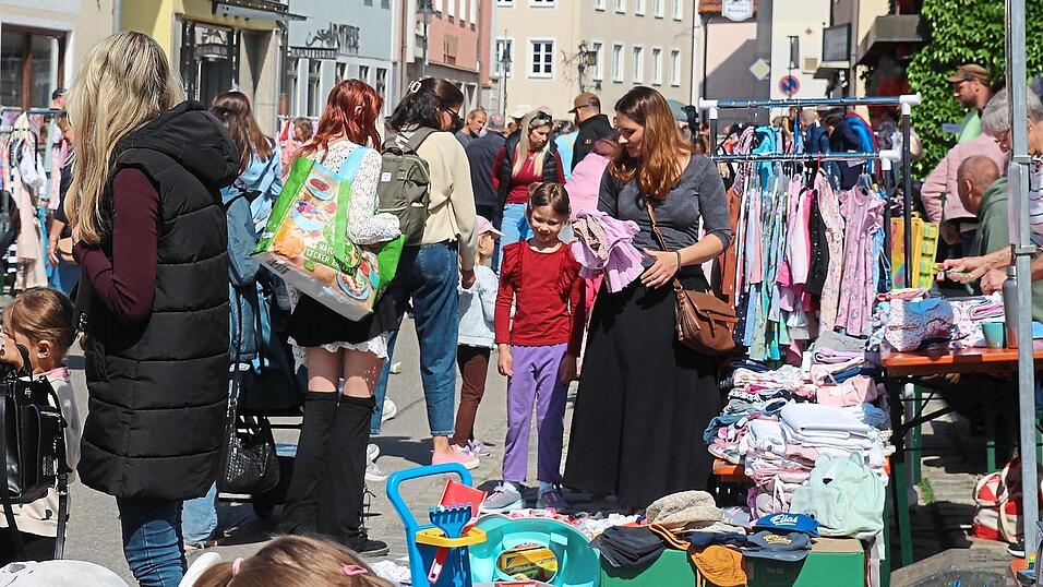 Ein Flohmarkt und vieles mehr waren beim St&auml;dtetag geboten.
