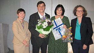 Nach 30 Jahren im Dienst der Marktgemeinde und kurz vor ihrem Eintritt in den Ruhestand wurde Anne Baumeister bei ihrer letzten „Kultur im Schloss“-Veranstaltung während ihrer aktiven Dienstzeit für ihr langjähriges Engagement gewürdigt. Nach 30 Jahren im Dienst der Marktgemeinde und kurz vor ihrem Eintritt in den Ruhestand wurde Anne Baumeister bei ihrer letzten „Kultur im Schloss“-Veranstaltung während ihrer aktiven Dienstzeit für ihr langjähriges Engagement gewürdigt.