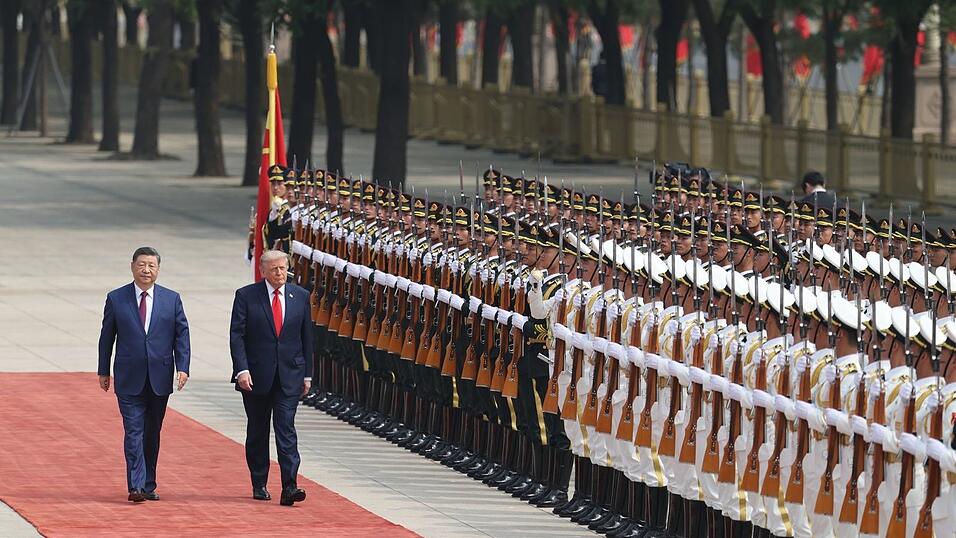 US-Pr&auml;sident Donald Trump wurde mit milit&auml;rischen Ehren empfangen.
