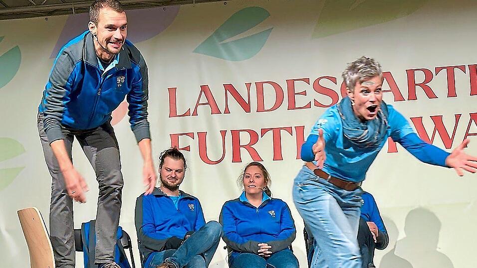 Vollen Körpereinsatz zeigen hier Katharina Deglmann und Tobi Winklmüller.