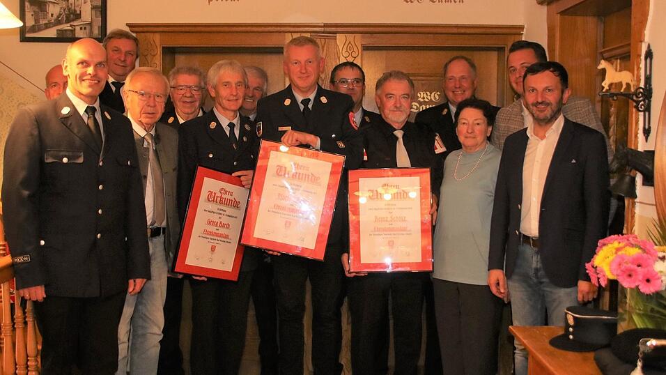 Heinz Schötz, Georg Barth und Florian Heigl wurden zu Ehrenkommandanten ernannt. Heinz Schötz, Georg Barth und Florian Heigl wurden zu Ehrenkommandanten ernannt.