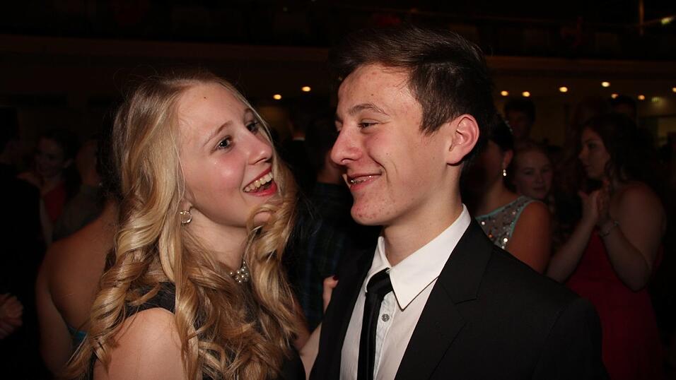 Die Bilder vom Abschlussball der Tanzschule Seidel in der Fraunhofer-Halle am 28. November. Die Bilder vom Abschlussball der Tanzschule Seidel in der Fraunhofer-Halle am 28. November.