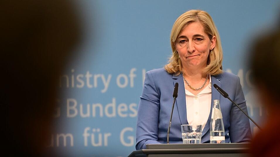 Das Sparpaket f&uuml;r die Krankenversicherung soll am Mittwoch vom Kabinett auf den Weg gebracht werden. (Archivbild)