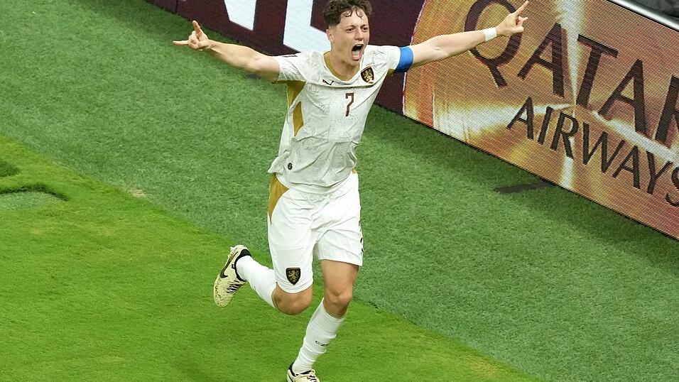 Tschechiens Kapitän Krejci erzielte den ersten WM-Treffer für sein Land nach 20 Jahren. Tschechiens Kapitän Krejci erzielte den ersten WM-Treffer für sein Land nach 20 Jahren.