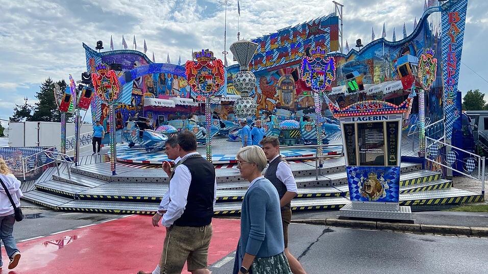 Die Josef R&auml;dlinger Unternehmensgruppe mietete das K&ouml;tztinger Volksfest und feierte dort am Freitag mit 2.500 G&auml;sten ein rauschendes Sommerfest.