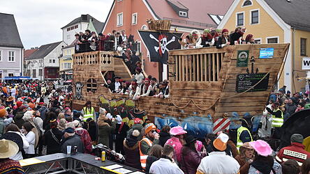 In der Hopfenstadt Mainburg steigt die gro&szlig;e Faschingssause mit Gaudiwurm wieder am Faschingssamstag.