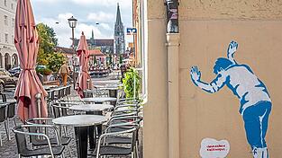 „Oh Shit, here we go again!“ So schreibt es das Regensburger Aktivistenkollektiv Fußabdrücke zu diesem Bild. „Oh Shit, here we go again!“ So schreibt es das Regensburger Aktivistenkollektiv Fußabdrücke zu diesem Bild.