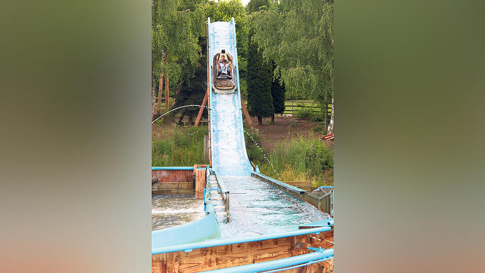 Nasser Spaß in der Wildwasserbahn.