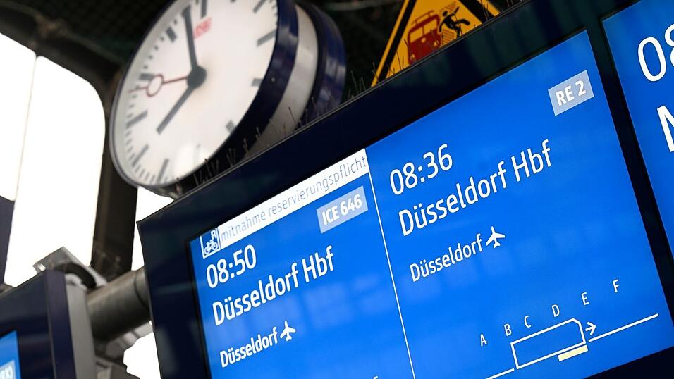 Ein Brandanschlag im Juli war einer der Gründe für die schlechte Pünktlichkeit im Fernverkehr der Deutschen Bahn. Inzwischen ist die Strecke wieder frei. (Archivbild) Ein Brandanschlag im Juli war einer der Gründe für die schlechte Pünktlichkeit im Fernverkehr der Deutschen Bahn. Inzwischen ist die Strecke wieder frei. (Archivbild)