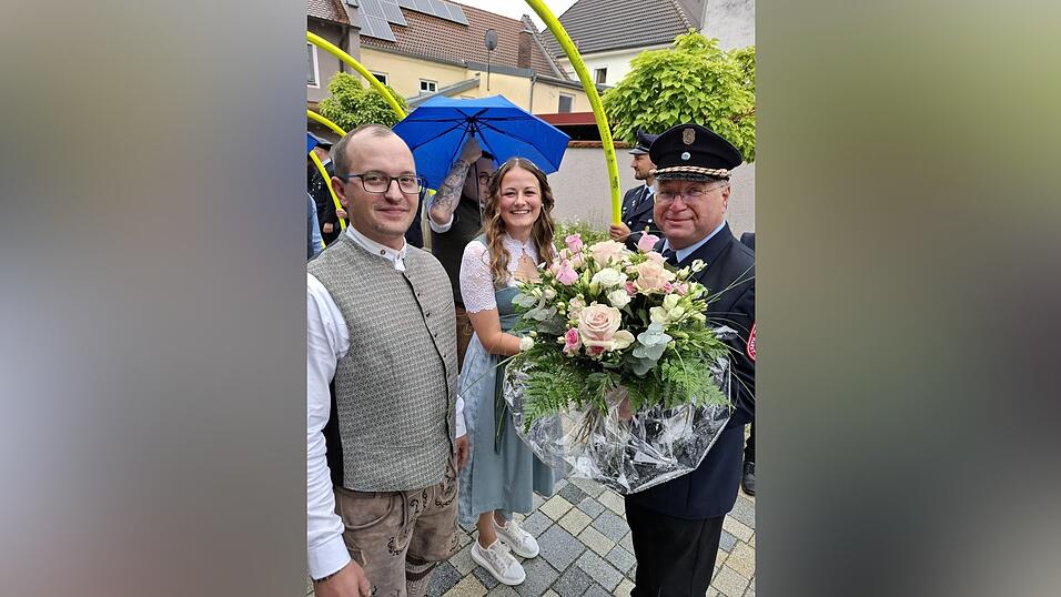Die Feuerwehr Eichendorf - hier ist Daniel Huber Mitglied - durfte nicht fehlen. Die Feuerwehr Eichendorf - hier ist Daniel Huber Mitglied - durfte nicht fehlen.