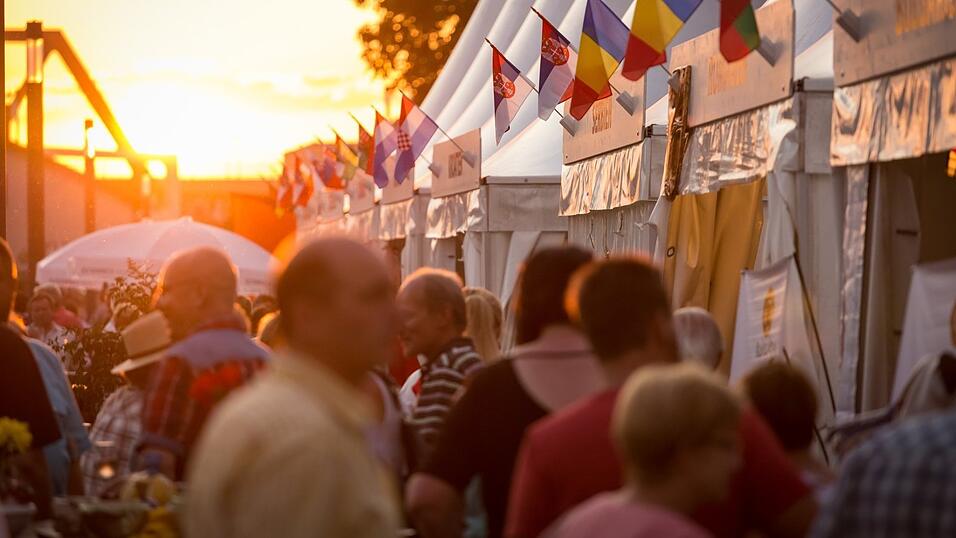 Internationales Flair herrscht rund um den Donaumarkt.