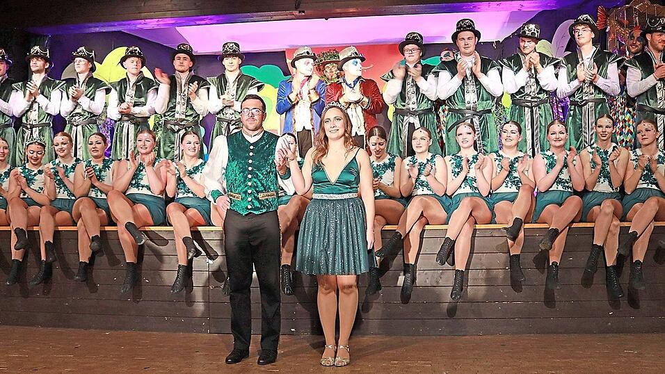 Mit der Prinzessin Christina I. und Prinz Max I. ließ die Veldener Faschingsgesellschaft die Tradition des Prinzenfaschings in Velden hochleben. Mit der Prinzessin Christina I. und Prinz Max I. ließ die Veldener Faschingsgesellschaft die Tradition des Prinzenfaschings in Velden hochleben.