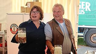 Michaela (li.) und Christian Krämmer beim Endspurt am Sonntag.