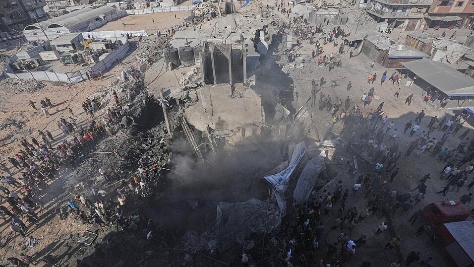 Trotz Waffenruhe hat Israels Armee ihre Luftangriffe im Gazastreifen wieder verst&auml;rkt.