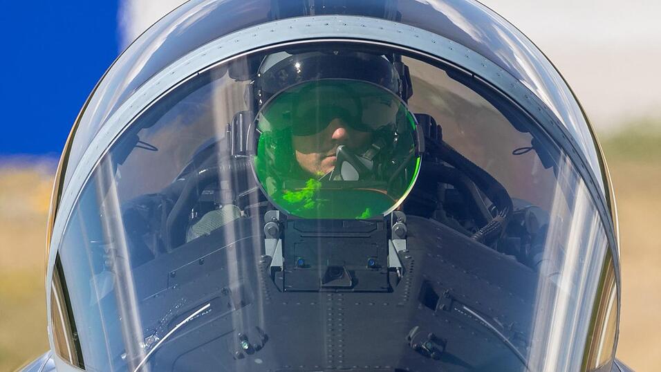 Die Neuburger Piloten trainieren wieder &uuml;ber der Region.