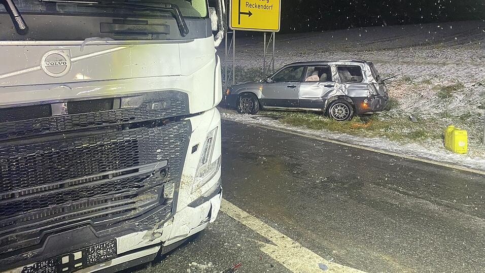 Auf der Staatsstra&szlig;e von Lederdorn nach Bad K&ouml;tzting prallte auf H&ouml;he von Gadsdorf ein Subaru gegen einen Milchlaster.