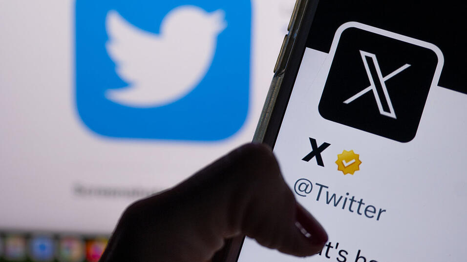 Das wars mit dem Vogel als Logo. Elon Musk ist dabei, Twitter in X umzubenennen.