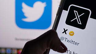 Das wars mit dem Vogel als Logo. Elon Musk ist dabei, Twitter in X umzubenennen.