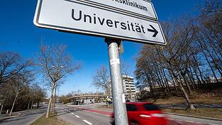 Die Zahl der angehenden Ärzte, die über die Landarztquote in Bayern einen Studienplatz erhielten, hat einen neuen Höchststand erreicht. (Symbolbild)
