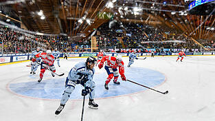 Wiedersehen mit Pardubice: Schon beim Spengler Cup im Dezember 2024 setzten sich die Tigers gegen den Extraliga-Tabellenf&uuml;hrer mit 4:2 durch.