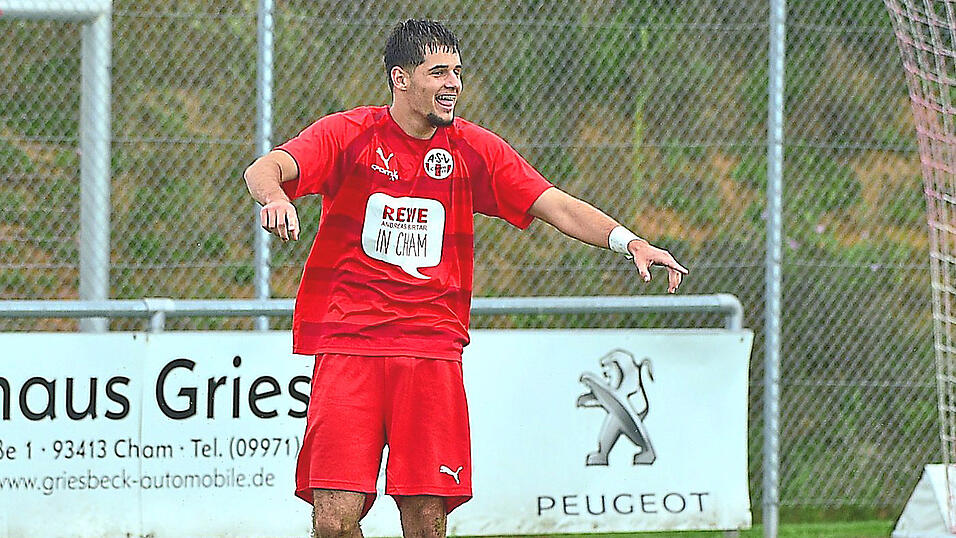 Jahi S&uuml;lejmani darf ab sofort beim Bayernliga-Herren-Team des ASV mittrainieren.