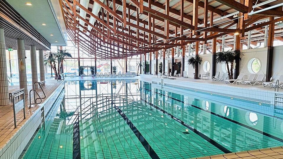 Am Montag wird der 'St&ouml;psel' in den Becken des Innenbereichs gezogen.